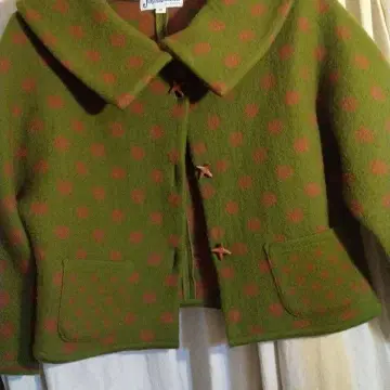 Jeannette 그린과 오렌지 도트 아우터 호코모코라