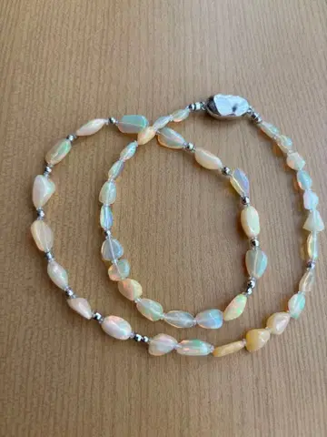 오팔 목걸이