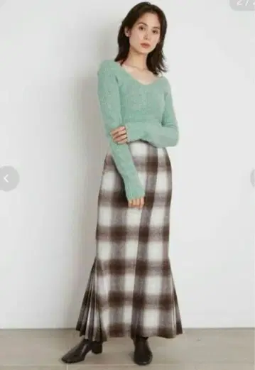 SNIDEL 세트 오프숄더 니트 그라데이션 체크 사이드 턱 스커트