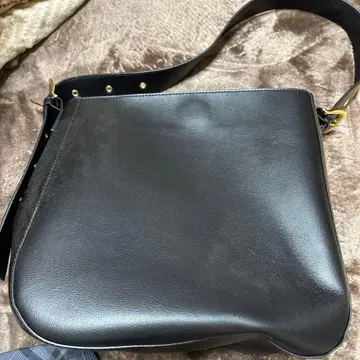 블랙 가죽 숄더백