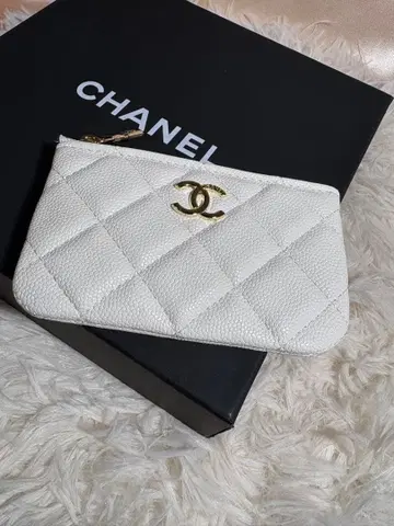 화이트 퀼팅 코인 케이스