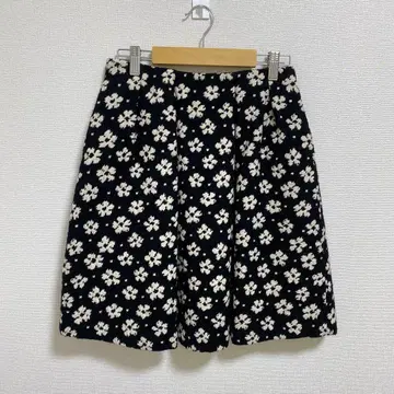 유니버셜 뮤즈 꽃무늬 두꺼운 원단 미니 스커트