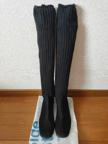 루즈삭스풍 블랙 리브 니트 롱 부츠