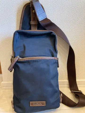 폴스미스 숄더백 PODIUM STUDS Paul Smith