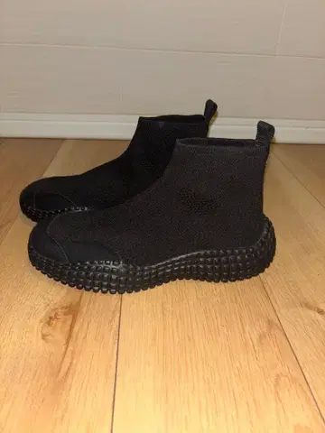 ZARA 블랙 니트 하이컷 스니커즈