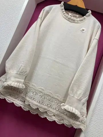 슈퍼뷰티 소매가 봉긋하고 밑단 레이스 디자인 튜닉 부드러운 니트