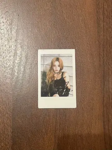 K-POP 아이돌 사인 포함 폴라로이드 사진