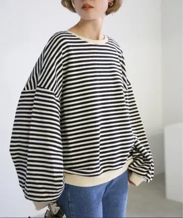 넉넉한 루즈 오버 실루엣 보더 풀오버