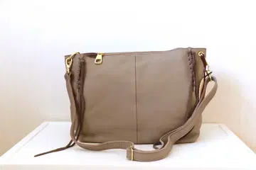 [ 미사용 새상품 택 포함 ] 레 천연 가죽 숄더백 (그레이)