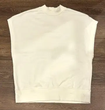 CLANE 화이트 슬리브리스 상의