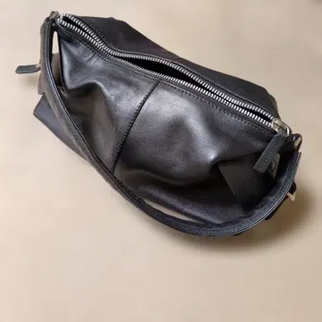 블랙 가죽 핸드백