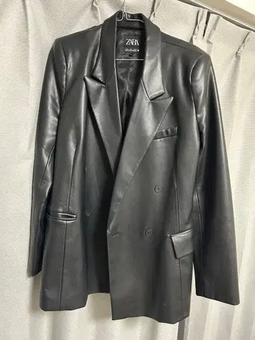 ZARA 블랙 가죽 더블 브레스트 자켓