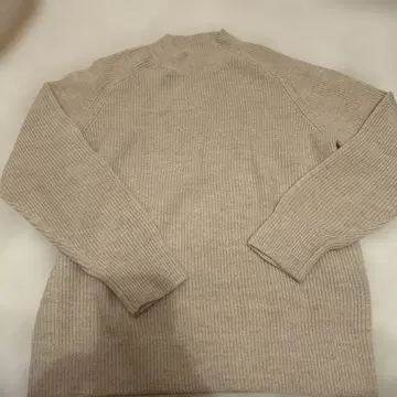 유니클로 새상품 L 사이즈 베이지 리브 긴팔 니트 스웨터