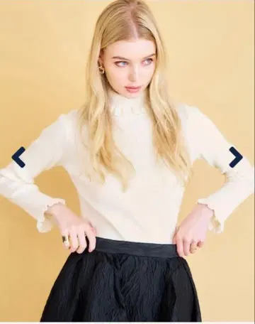 새상품 마를렌 에논피 하이넥 프릴 니트