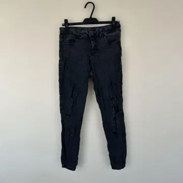 데미지 가공 다크 그레이 스키니 데님