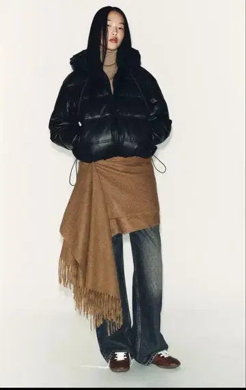 이번 시즌 Zara 인조 가죽 발수 가공 다운 블랙