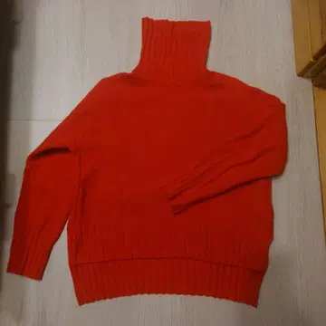 MOGA feerique 레드 터틀넥 스웨터