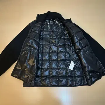새상품급 TAION 블랙 다운 자켓 XL