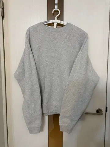 그레이 플리스 크루넥 맨투맨 프릭스스토어