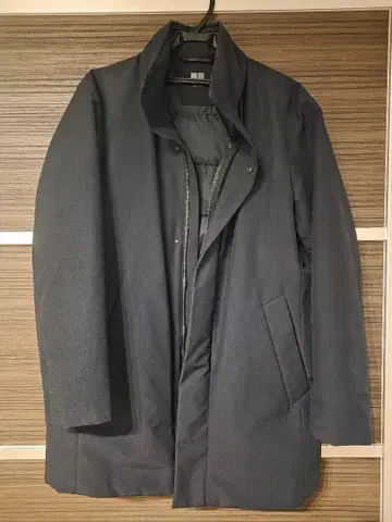 유니클로 하이브리드 다운 코트 블랙