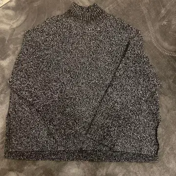 Mila Over 긴팔 스웨터 L 사이즈 블랙 화이트 믹스