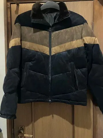 Calorag 퍼 스웨이드 다운 자켓 블랙