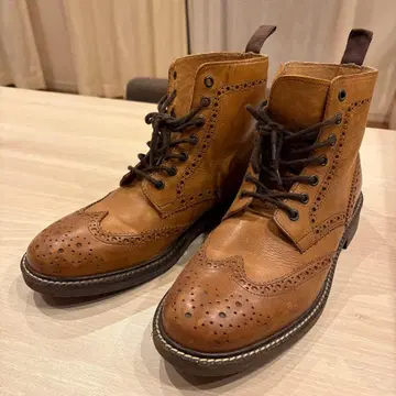 브라운 가죽 브로그 부츠