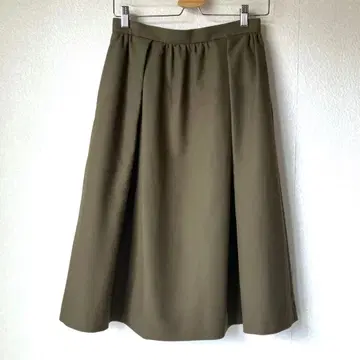 새상품급 SACRA 카키 플레어 스커트 탄탄한 원단