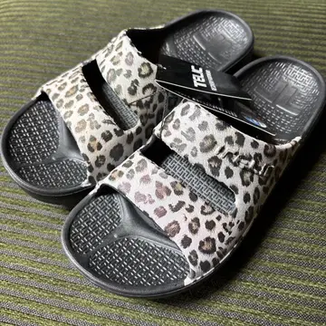TELIC 레오파드 무늬 리커버리 샌들