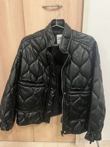 ZARA 블랙 퀼팅 자켓 XS