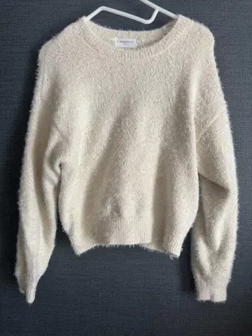 오파크 클립 스팽글 페더 니트 화이트 계열