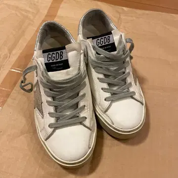 GGDB 화이트 스타 스니커즈 골든구스