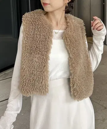 CAPRICIEUX LE'MAGE 컬리 퍼 베스트 베이지