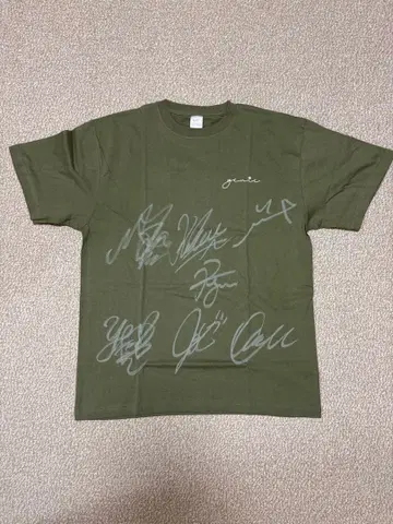 GENIC 멤버 친필 사인 T셔츠 카키 XL