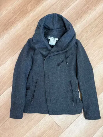 캐서린 햄넷 런던 후드 부착 다크 그레이 자켓