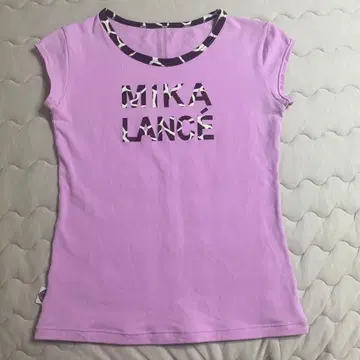 MIKA LANCE 티셔츠