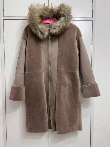 퍼 달린 무스탕 코트 베이지