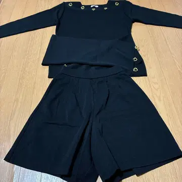 블랙 니트 셋업 하트 장식