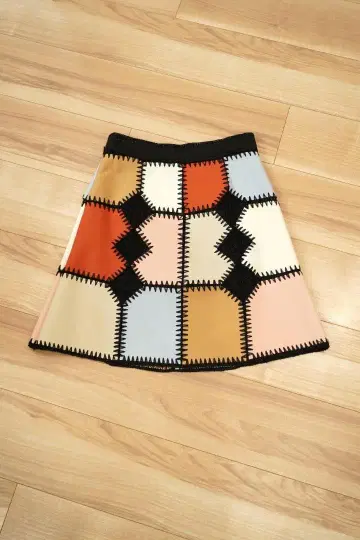 패치워크 디자인 미니 스커트