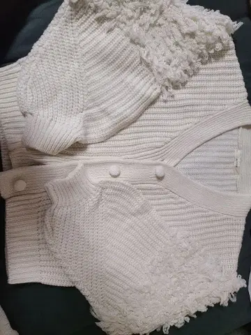 화이트 니트 가디건 프린지