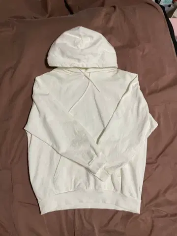 Keboz 엠보싱 로고 후드티 화이트