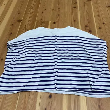 mizuiroind 보트넥 화이트와 네이비 스트라이프 T셔츠