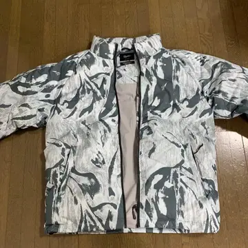 스노우보드, 스키용 다운 자켓 그레이와 화이트