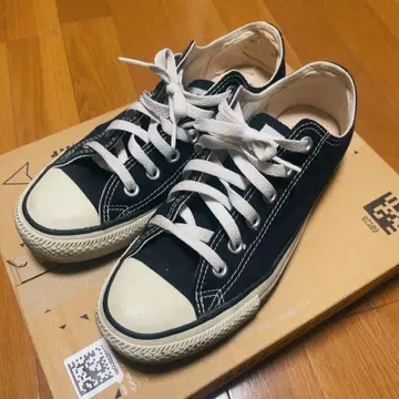 CONVERSE 블랙 스니커즈