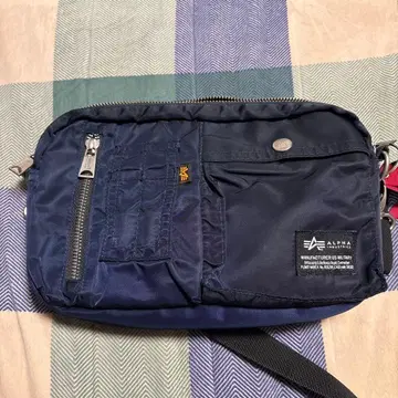 알파 숄더백