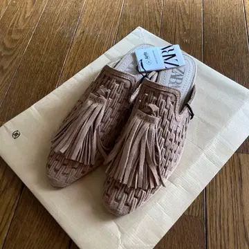 ZARA 태슬 포함 뜨개질 리얼 가죽 플랫 샌들 37 사이즈