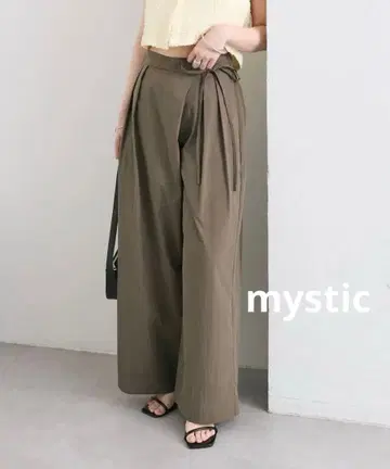 [ 미사용 새상품 ] mystic 랩 턱 와이드 팬츠 브라운 사이즈 1