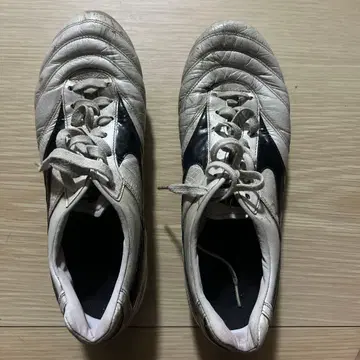 축구 스파이크 슈즈 화이트/블랙