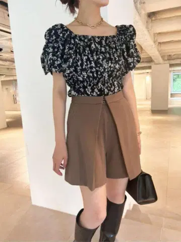 LILY BROWN 프론트턱 숏팬츠 브라운