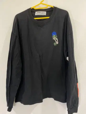 LEGENDA 파란 장미 자수 긴팔 티셔츠